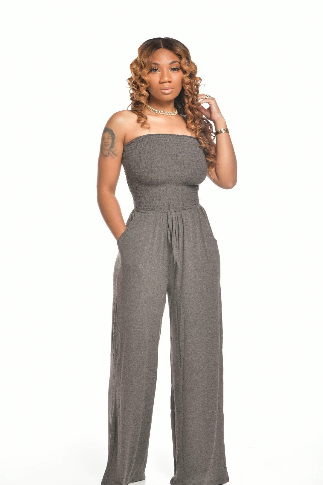 The latest off-shoulder waist jumpsuit