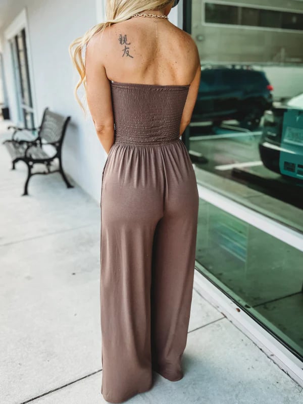 The latest off-shoulder waist jumpsuit