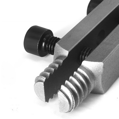 Večnamensko orodje za odstranjevanje zlomljenih cevi