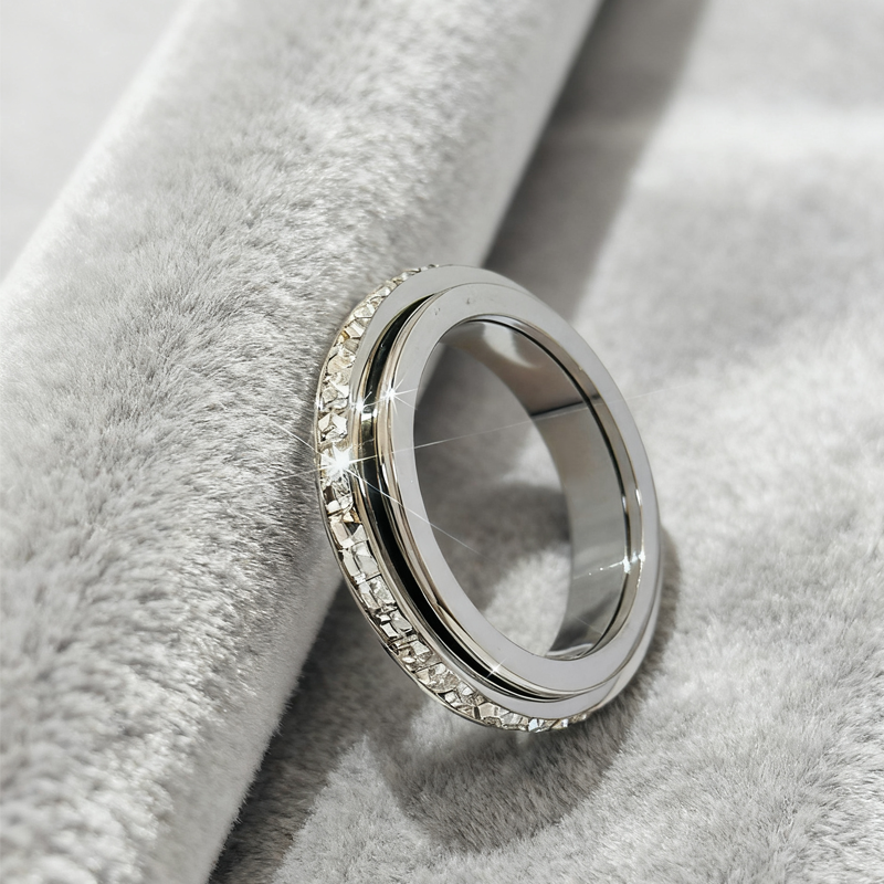 【📍Exquisite Collection📍】Titanium Steel Rotatable Spinner Ring with Zirconia