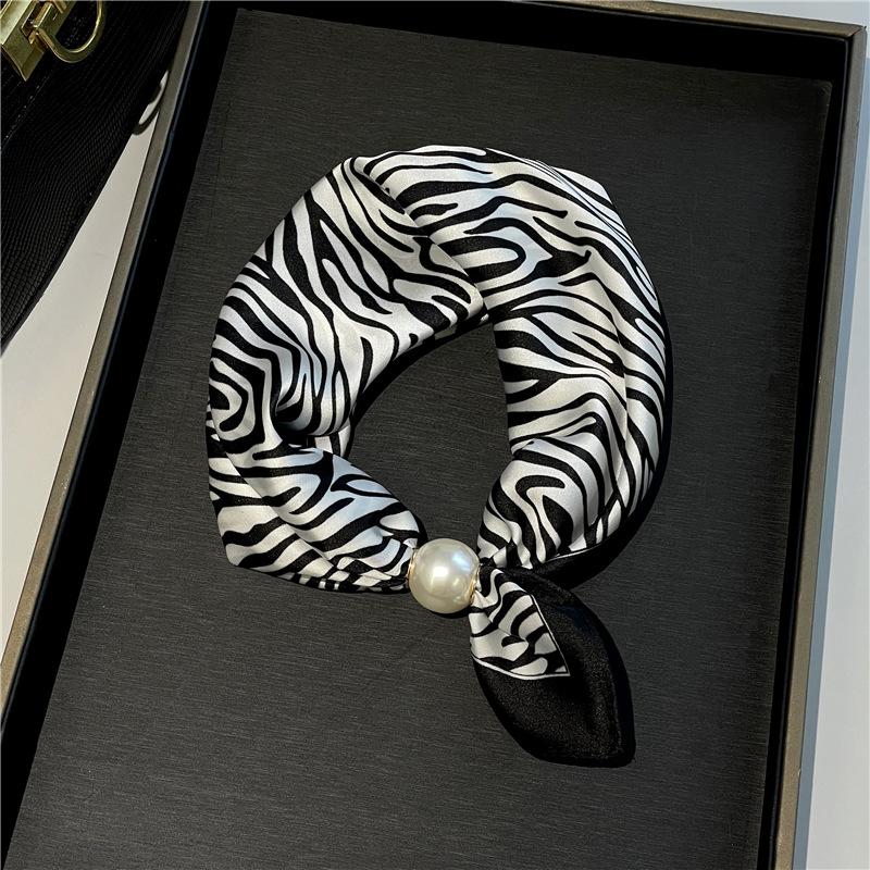 📢📢LIMITED-TIME 50% OFF!!🌸No-Tie Magnetic Pearl Clasp Soft Scarf💟Everyday Versatile Pieces