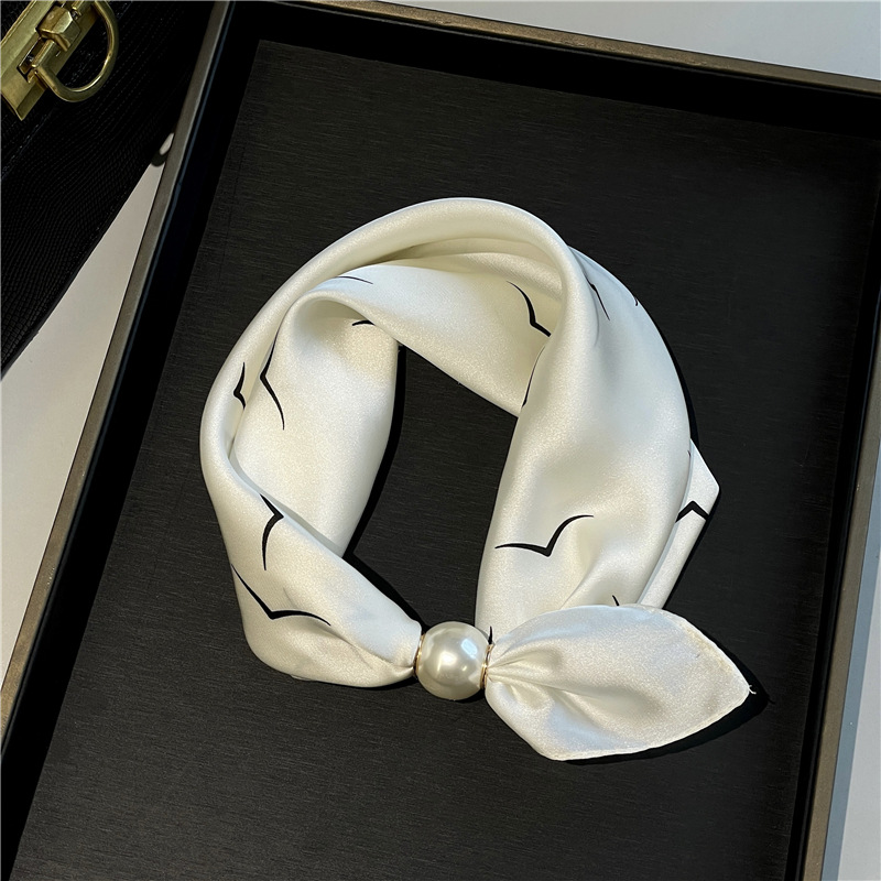 📢📢LIMITED-TIME 50% OFF!!🌸No-Tie Magnetic Pearl Clasp Soft Scarf💟Everyday Versatile Pieces