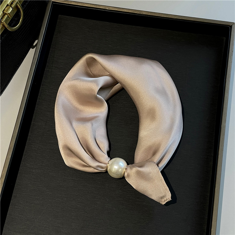 📢📢LIMITED-TIME 50% OFF!!🌸No-Tie Magnetic Pearl Clasp Soft Scarf💟Everyday Versatile Pieces