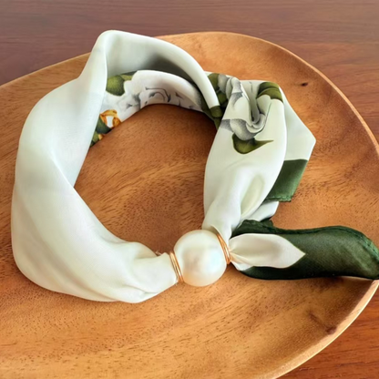 📢📢LIMITED-TIME 50% OFF!!🌸No-Tie Magnetic Pearl Clasp Soft Scarf💟Everyday Versatile Pieces