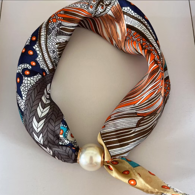 📢📢LIMITED-TIME 50% OFF!!🌸No-Tie Magnetic Pearl Clasp Soft Scarf💟Everyday Versatile Pieces