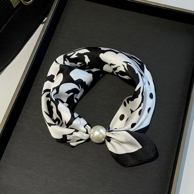 📢📢LIMITED-TIME 50% OFF!!🌸No-Tie Magnetic Pearl Clasp Soft Scarf💟Everyday Versatile Pieces