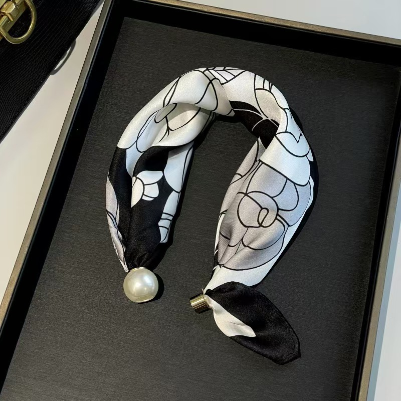 📢📢LIMITED-TIME 50% OFF!!🌸No-Tie Magnetic Pearl Clasp Soft Scarf💟Everyday Versatile Pieces